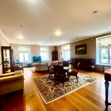 Korter Old Town Spacious 112m2 And Quiet Luxury